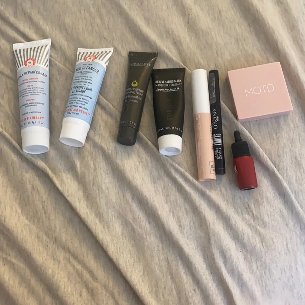 Ipsy Samples - Picture 1 of 1
